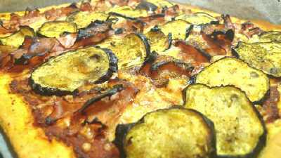 Melanzani Dinkel Pizza nach dem issgesund-Rezept