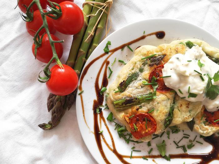 Spargelküchlein mit Artischockencreme