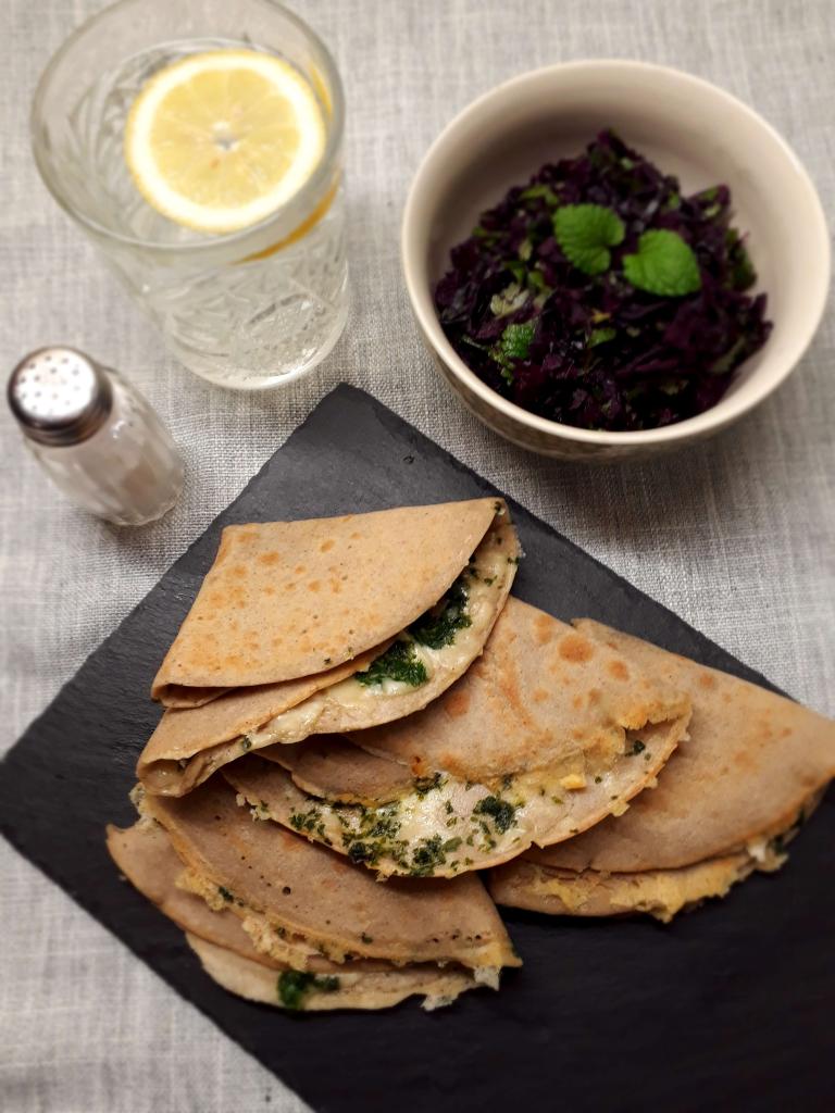 Pikante Buchweizencrepes mit Cheddarfüllung