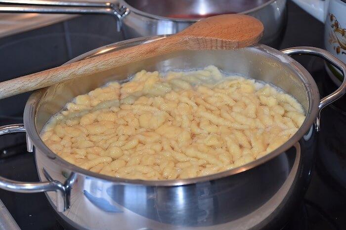 Spätzleteig für Spätzle selbstgemacht nach dem issgesund-Rezept