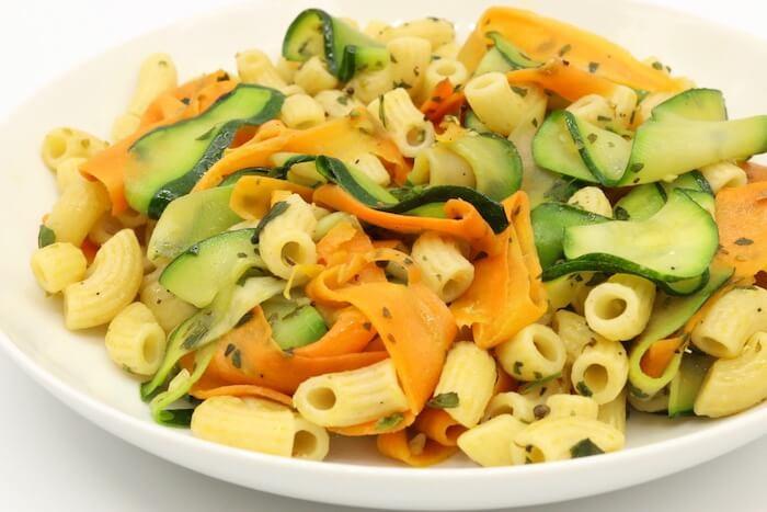 Zucchini Karotten Gemüse mit Hörnchen nach dem issgesund-Rezept